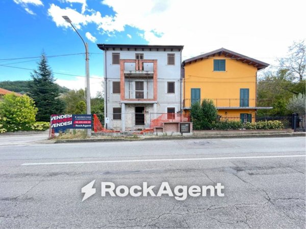 casa indipendente in vendita a Campli in zona Floriano