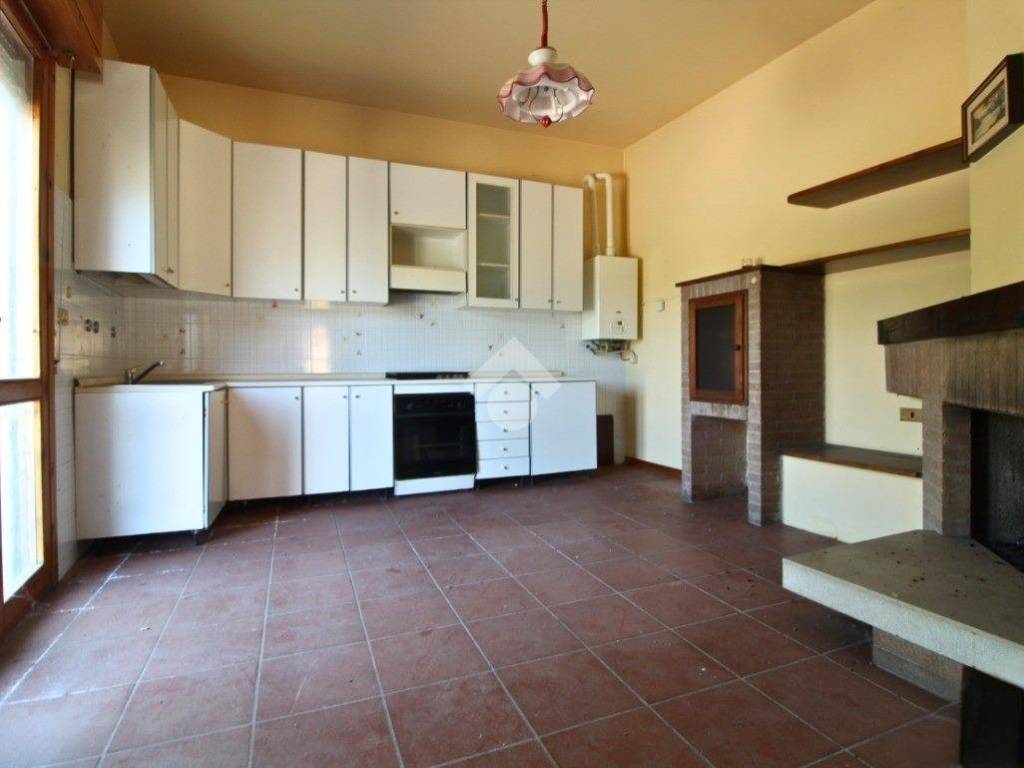 casa indipendente in vendita a Campli in zona Paterno