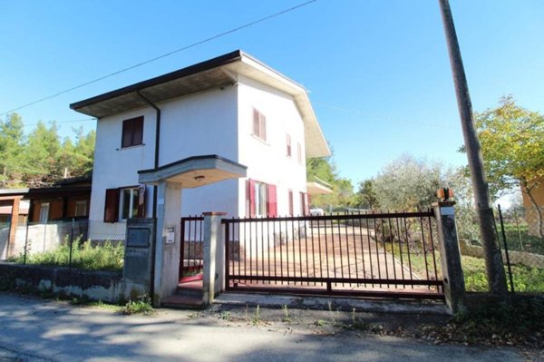 casa indipendente in vendita a Campli in zona Campiglio