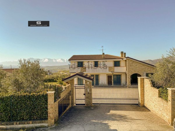 casa indipendente in vendita a Campli in zona Boceto