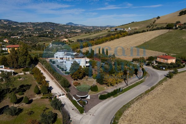 casa indipendente in vendita a Campli in zona Villa Camera