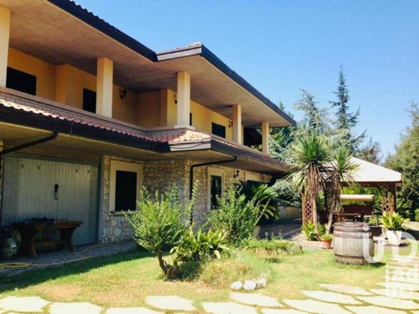 casa indipendente in vendita a Canzano