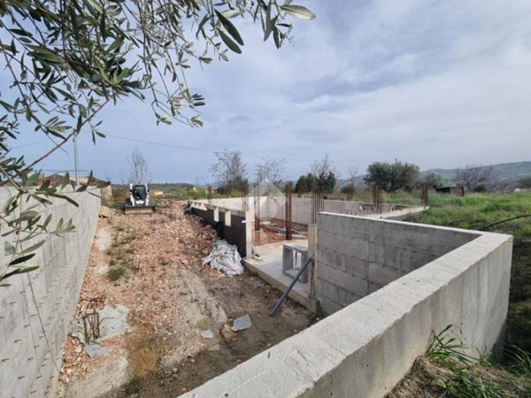 terreno agricolo in vendita a Canzano in zona Santa Lucia
