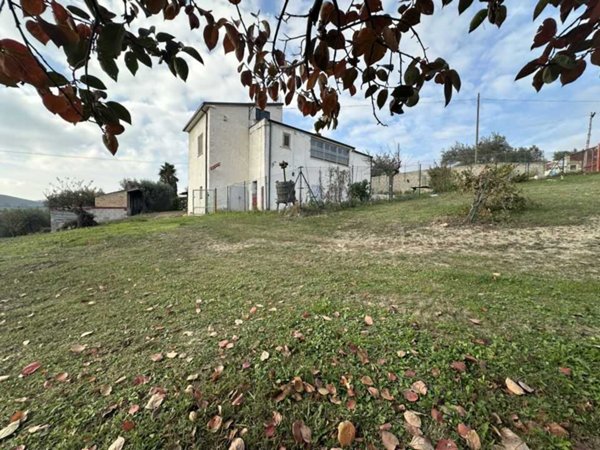 casa indipendente in vendita a Canzano in zona Piano di Corte