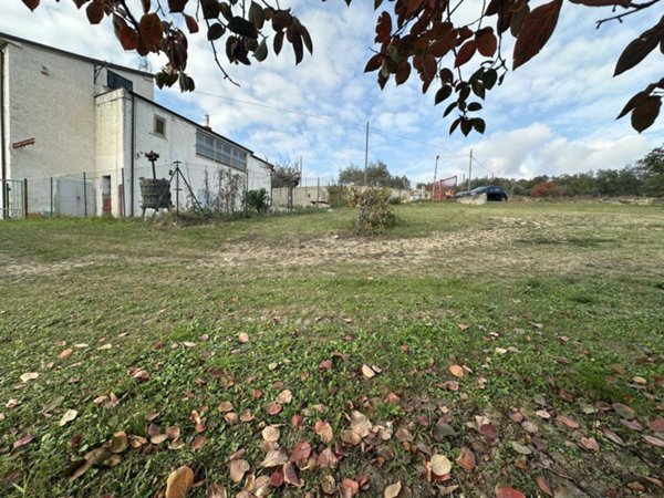 casa indipendente in vendita a Canzano in zona Piano di Corte