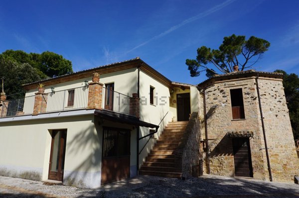 casa indipendente in vendita a Canzano
