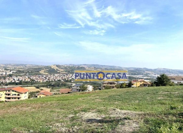 terreno agricolo in vendita a Canzano