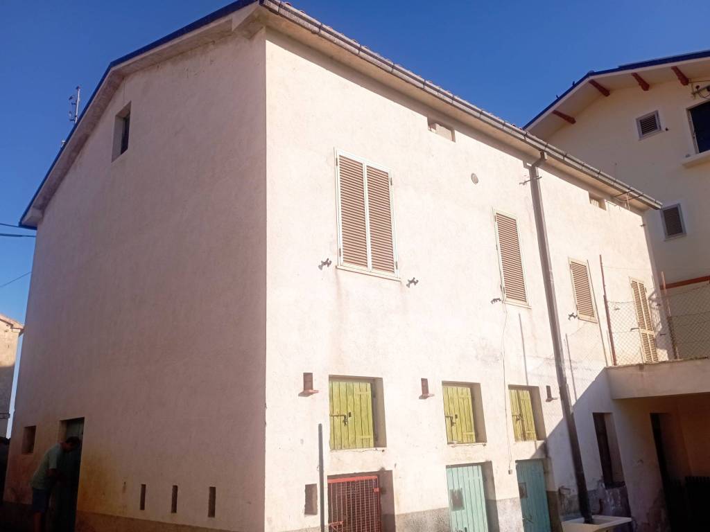 casa indipendente in vendita a Canzano in zona Valle Canzano