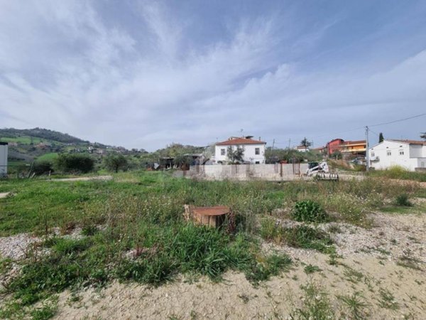 casa indipendente in vendita a Canzano in zona Santa Lucia