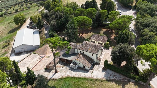 casa indipendente in vendita a Canzano