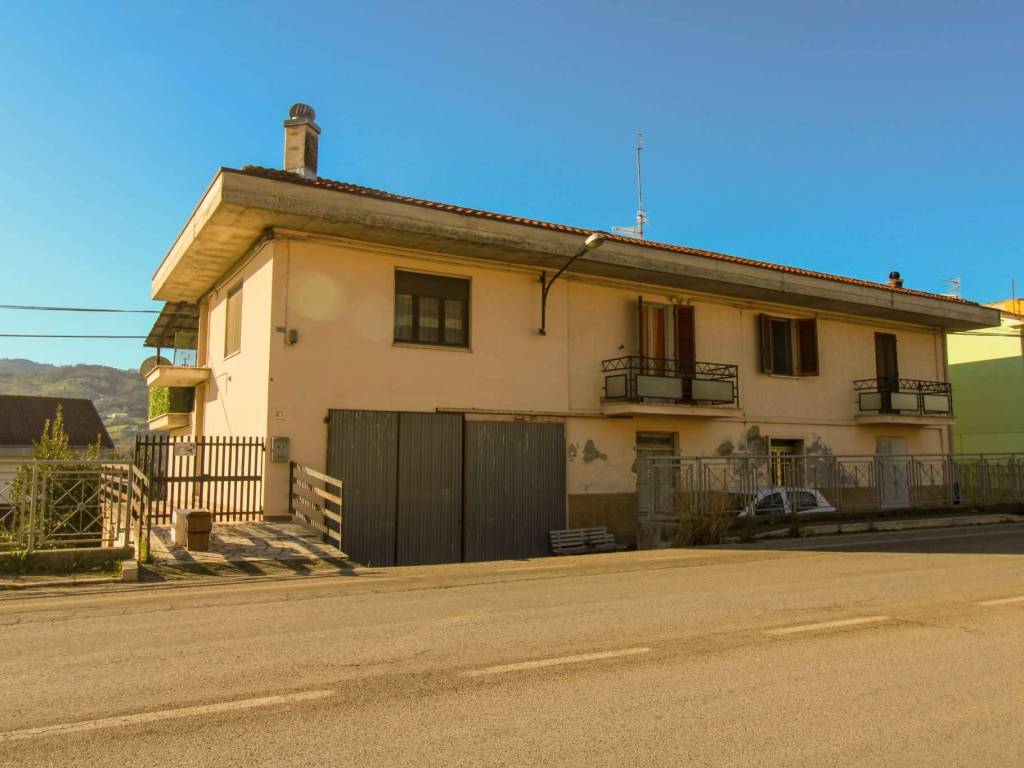 casa indipendente in vendita a Canzano in zona Valle Canzano