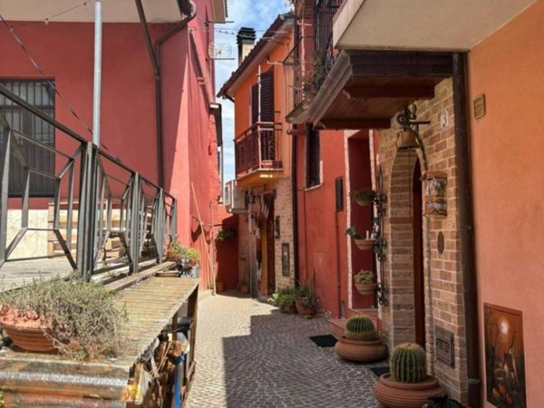 casa indipendente in vendita a Canzano