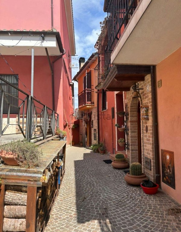 casa indipendente in vendita a Canzano