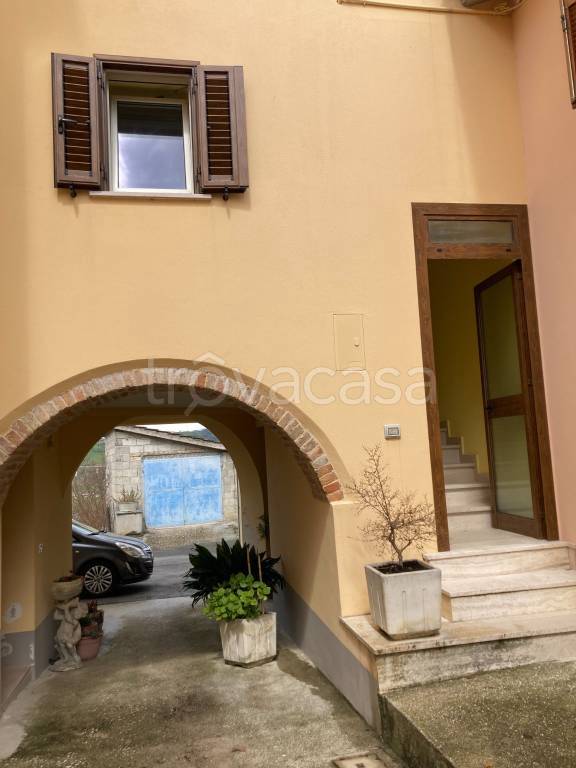 casa indipendente in vendita a Castel Castagna