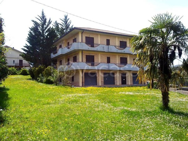 casa indipendente in vendita a Castel Castagna in zona Ronzano