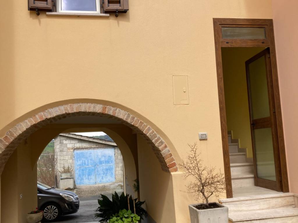 casa indipendente in vendita a Castel Castagna
