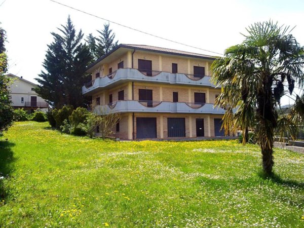 casa indipendente in vendita a Castel Castagna in zona Ronzano