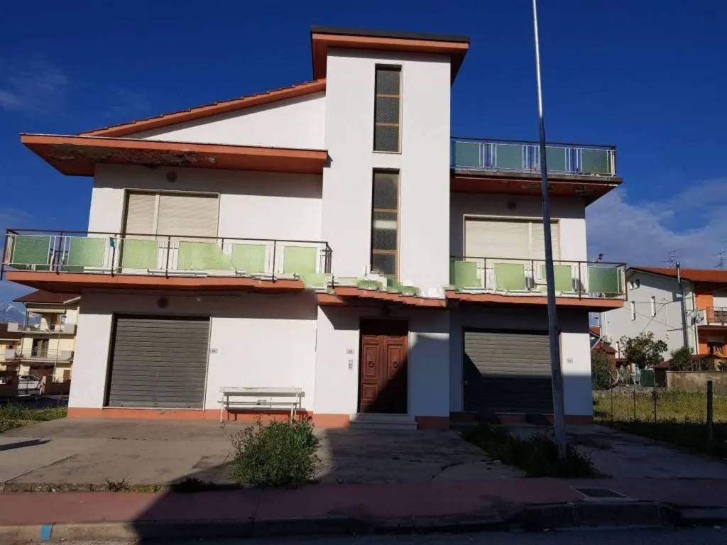 casa indipendente in vendita a Castellalto in zona Castelnuovo Vomano