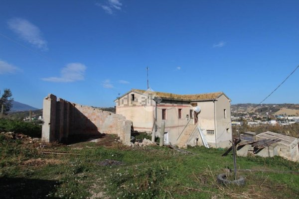 quadrivano in vendita a Castellalto
