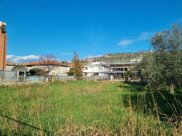 casa indipendente in vendita a Castellalto in zona Castelnuovo Vomano