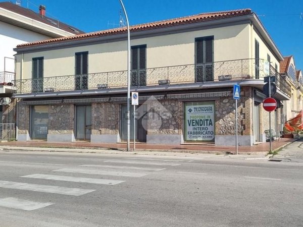 esavano in vendita a Castellalto in zona Castelnuovo Vomano