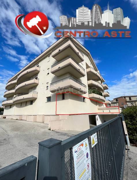 negozio in vendita a Castellalto in zona Castelnuovo Vomano