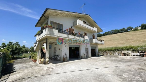 casa indipendente in vendita a Castellalto in zona Castelnuovo Vomano