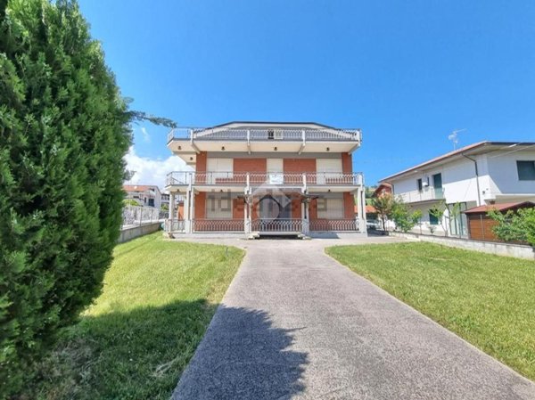 casa indipendente in vendita a Castellalto in zona Castelnuovo Vomano
