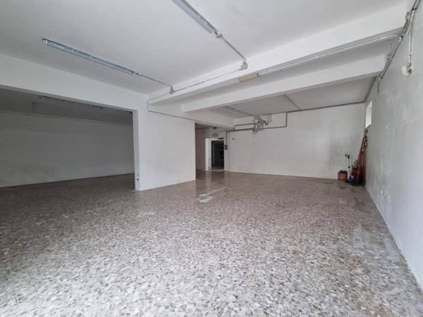 negozio in vendita a Castellalto in zona Castelnuovo Vomano