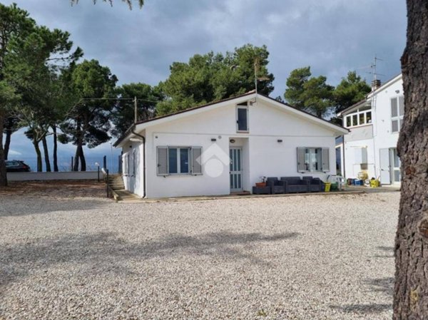 casa indipendente in vendita a Castellalto in zona Castelnuovo Vomano