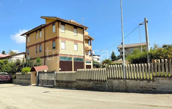 appartamento in vendita a Castellalto in zona Villa Torre