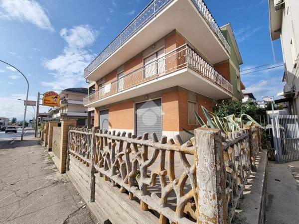 casa indipendente in vendita a Castellalto in zona Castelnuovo Vomano