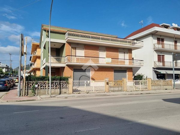 casa indipendente in vendita a Castellalto in zona Castelnuovo Vomano