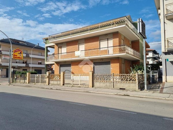 casa indipendente in vendita a Castellalto in zona Castelnuovo Vomano