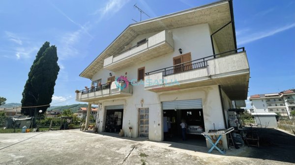 casa indipendente in vendita a Castellalto in zona Castelnuovo Vomano