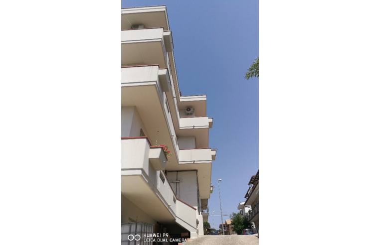 intera palazzina in vendita a Castellalto in zona Castelnuovo Vomano