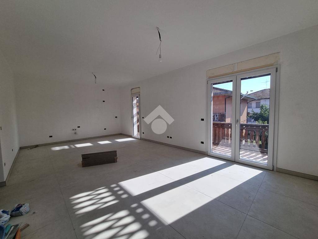 casa indipendente in vendita a Castellalto in zona Castelnuovo Vomano