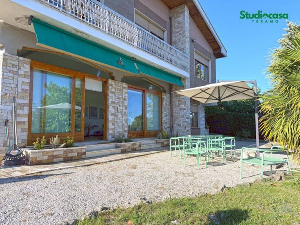 casa indipendente in vendita a Castellalto