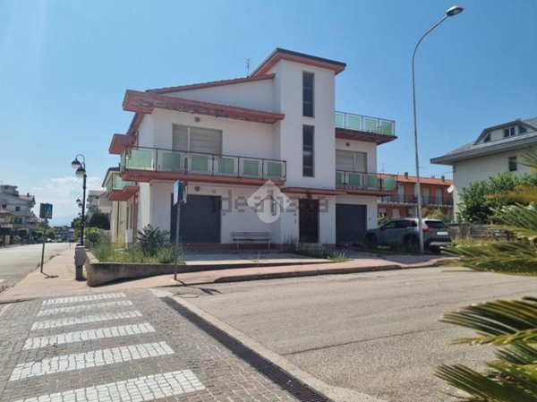 casa indipendente in vendita a Castellalto in zona Castelnuovo Vomano