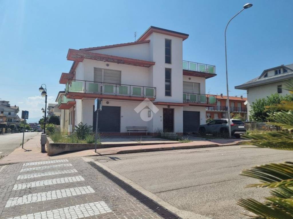 casa indipendente in vendita a Castellalto in zona Castelnuovo Vomano