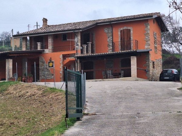 casa indipendente in vendita a Castellalto