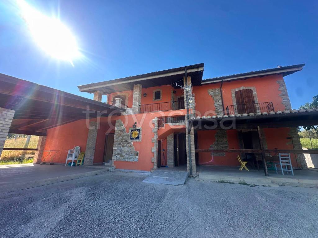casa indipendente in vendita a Castellalto