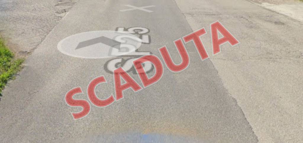 locale commerciale in vendita a Castellalto