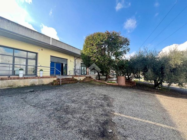 locale commerciale in vendita a Castellalto in zona Casemolino