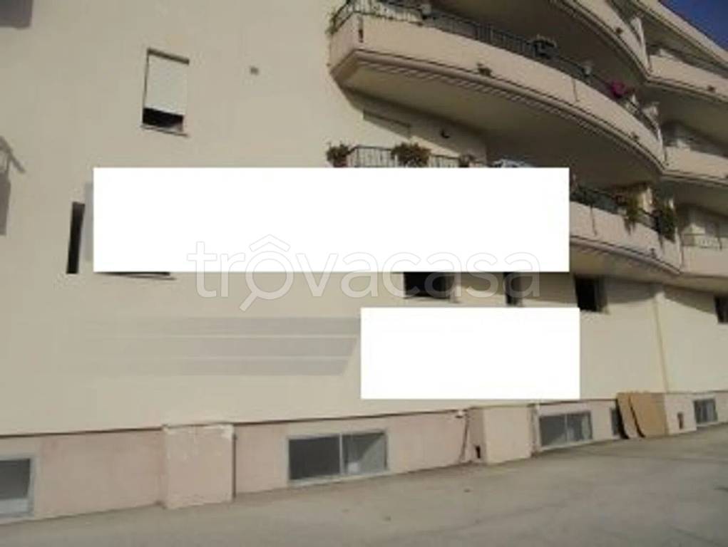 negozio in vendita a Castellalto in zona Castelnuovo Vomano