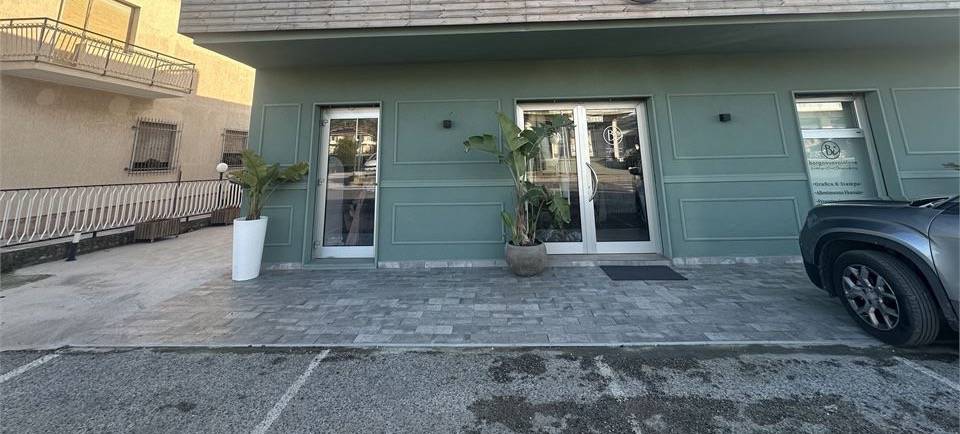 negozio in vendita a Castellalto in zona Castelnuovo Vomano