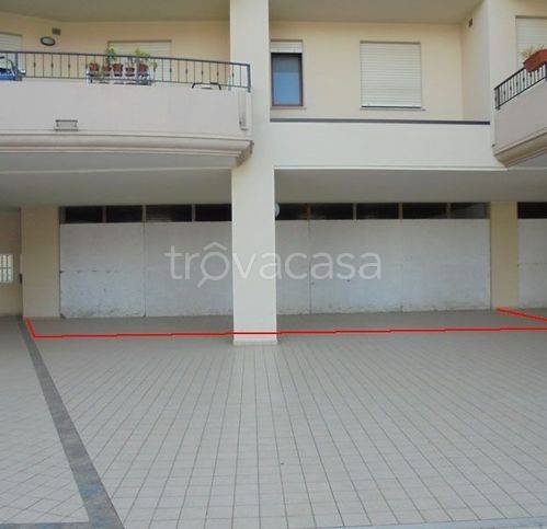 negozio in vendita a Castellalto in zona Castelnuovo Vomano