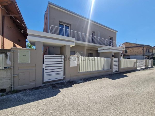 casa indipendente in vendita a Castellalto in zona Castelnuovo Vomano