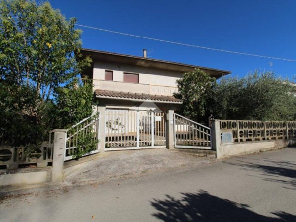 casa indipendente in vendita a Castellalto in zona Petriccione