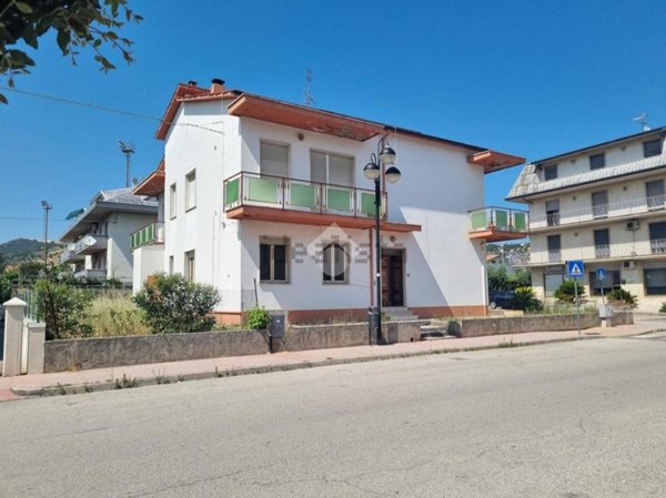 casa indipendente in vendita a Castellalto in zona Castelnuovo Vomano
